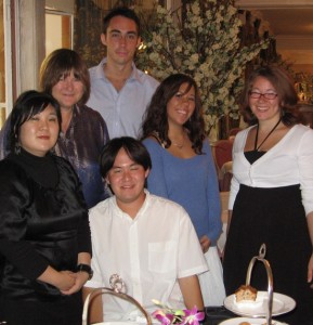 Image of Prof. Rebecca Knuth, University of Hawaii at Manoa Library and Information Science program, having tea with the Fall 2007 in London, England students.