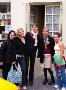 Image of Kristin McAndrews, University of Hawaii at Manoa department of English, faculty resident director of the Spring 2008 in Paris, France, program, posing with some other faculty members and students.